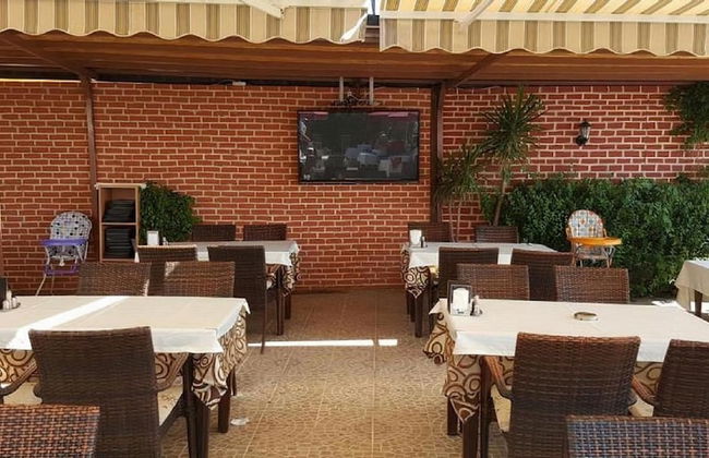 Beach Front Apartment Close to Centre of Side With all you Desire Sleeps up to 4 - Photo 18