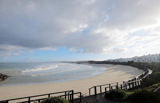 Charis to Theo - Relax in Style at This 3-bedroomed Langebaan Holiday House - Foto 26