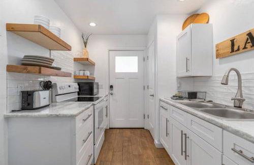 Cozy Cottage • 2 King Beds • Grove • Kayaks • Washer/Dryer - Foto 16