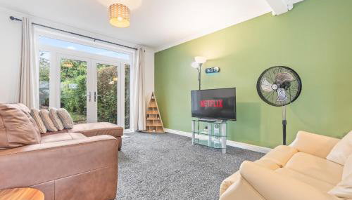 Awesome Coventry Home for Business Contractors and Suitable for families with Free Parking 14mins from NEC - Foto 1