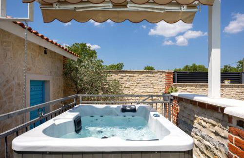 Villa Vision with Heated Pool & Jacuzzi in Sestanovac - Foto 49