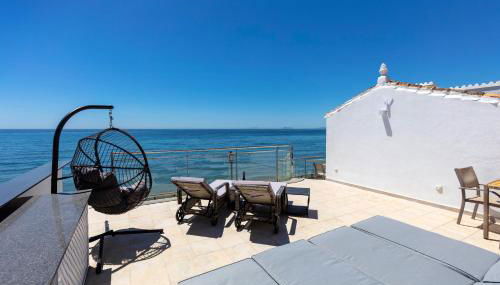 First Row Beach Villa - Photo 2