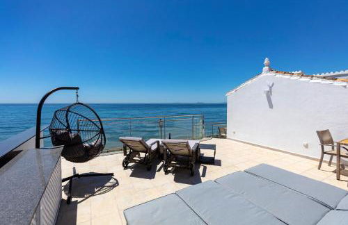 First Row Beach Villa - Photo 2