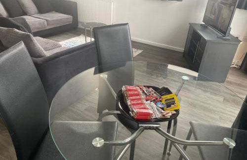 Stylish spacious 2 bed Apt Balcony Nr City Stadium - Foto 14