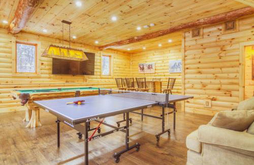 Most Luxury 7000 Sq ft Log Estate with Pool Hot Tub Sauna - Foto 42