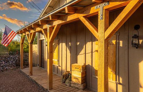 Miners Cabin #4 - King Bed - Private Balcony with Views - Foto 48