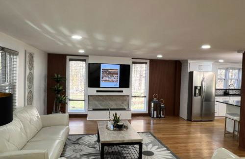 Catskills Escape Hot Tub Massage Chairs & Games - Foto 13