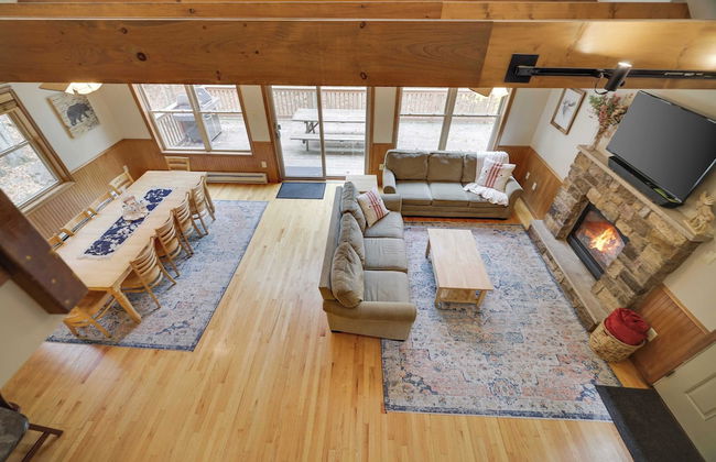 Woodland Oasis by Avantstay Hot Tub, Firepit, Walk to Lake - Photo 8