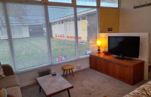 'Retro Retreat' Holiday chalet in the Norfolk Broads - Photo 6