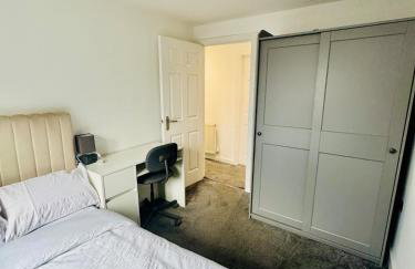 Luxury 5BR Stay With City Access - Photo 43