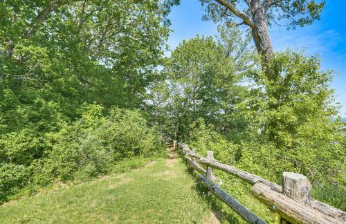 Bellevue Log Cabin with Gas Grill and Creek Access - Foto 26