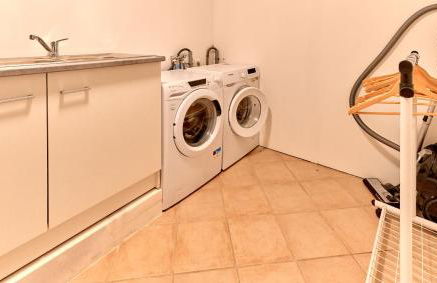 La Villa en Loire, avec Jacuzzi 6 places, Piscine chauffée, boulodrome, salle de jeu, 6 Chambres, vue Loire, 350M2 - Foto 49