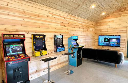 Log Cabin w/ pool, spa, game room, sleeps 20 - Foto 16