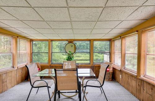 Vintage Windsor Home Private Yard and Covered Deck - Foto 23