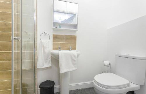 NEW! Stylish 5-Bed Apartment in Stockton-on-tees by Stay With Us, Perfect for Contractors & Large Groups, FREE Parking! - Foto 65