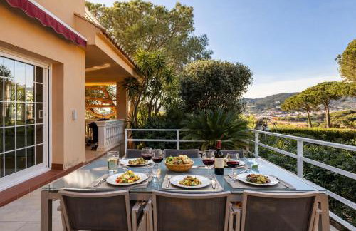 New! Stunning Villa with Pool & Sea Views - Photo 42