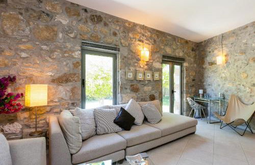 Muazzo Creta Stone House, Nature Escape with Pool, By ThinkVilla - Foto 38