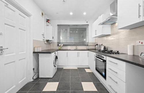 Three Bedroom House By Brookland Stays Serviced Accommodation Short Lets Manchester With Free WiFi - Foto 4