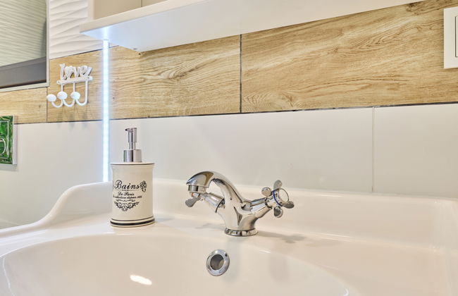 Luxe Timber Lodge & Yoga Loft - Photo 31