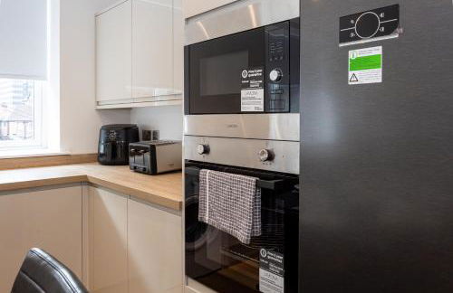 Stanway Apartments- Free Parking & Close To Tram Stop - Photo 17