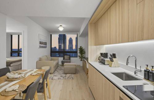 Upscale Downtown Condo Pool Gym & Skyline Views - Foto 20