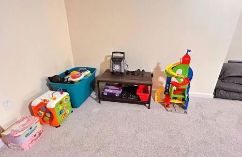 Modern 5 Bedroom Pocono house - Jacuzzi - Gameroom - Near Lake - Golf Couse - Foto 18