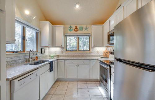 1 Mi to Beach Access Southern Shores Gem with Deck - Foto 9