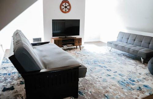 Cordova Farmhouse - 7 Minutes from the Ark! - Foto 38