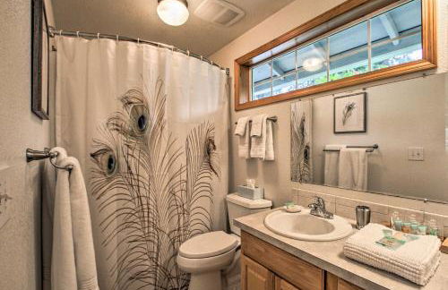 The Peacock House - Waterfront Home with Hot Tub! - Foto 35