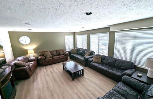 Cute Spacious Home - Photo 25