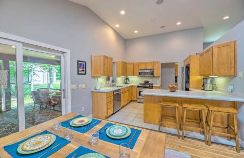 Cozy Whitehall Hideaway with Hot Tub and Chiminea! - Foto 10