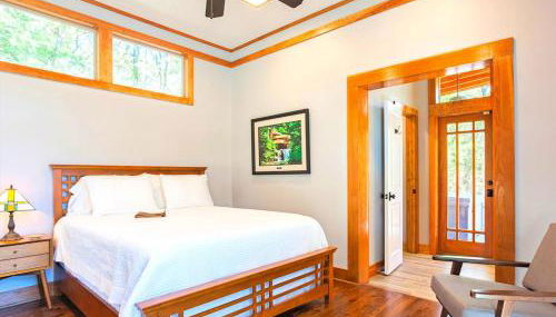 Frank Lloyd Wright-Style Cabin Rental with a Private Hot Tub near Dallas, Texas - Photo 4