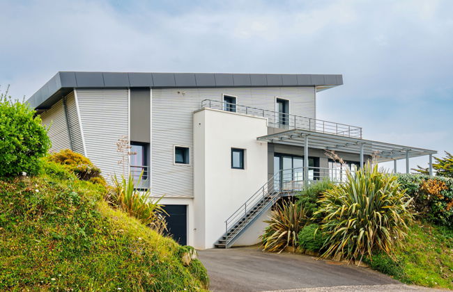 3 bedroom House in Plonévez-Porzay with garden and terrace - Photo 26