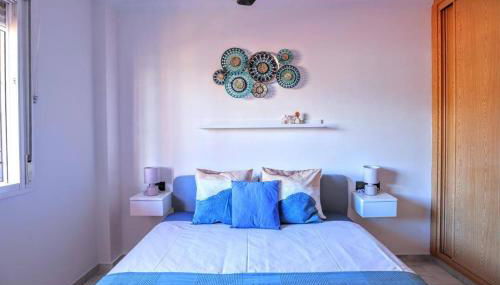 Blue Marine Home - Parking, Pool, AC, WiFi - Photo 2