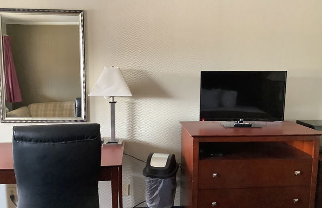 Silver Spur Vintage Inn & Suites - Photo 38