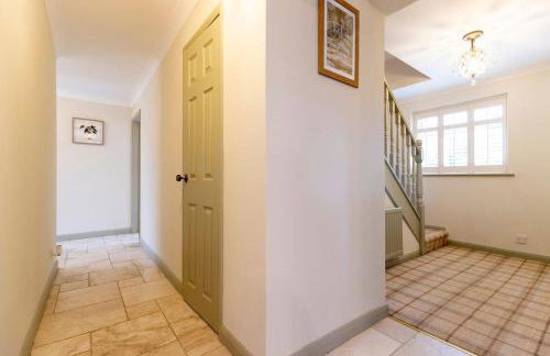 Hot Tub Free Parking 5 Bedroom Large Space - Photo 42