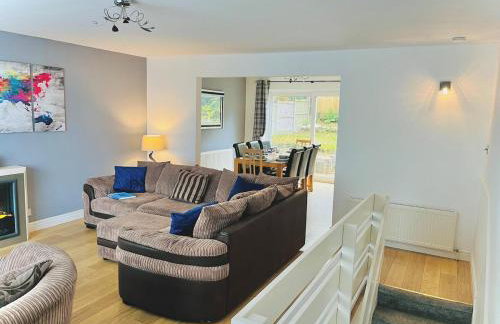 Lovely 4-bed home sleeps 8 Nr Bolton Stadium & M61 - Photo 29