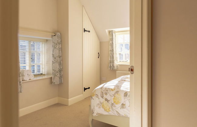 Jasmine Cottage-2BD in Heart of Bourton - Photo 2