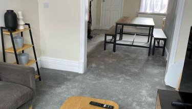 ML Short Stays - 3 Bedroom House Near BAE - Photo 3