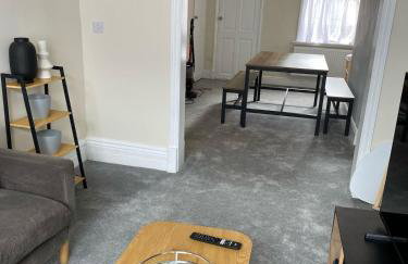 ML Short Stays - 3 Bedroom House Near BAE - Photo 3