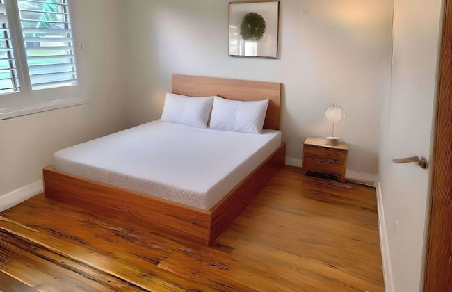 Cheerful 4 Bedroom with free Parking - Foto 7