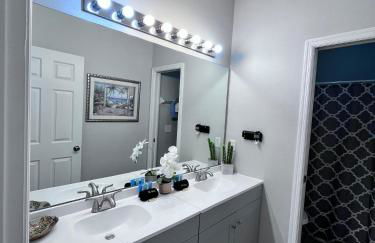 Spacious 2 en-suite BR, pool & spa retreat - Foto 41