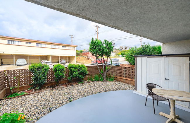 Modern Cozy Retreat Stylish Stay With Patio Parking - Foto 1