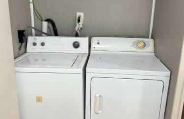 Bellwood 2 bed family house w 2 living areas Superhost - Photo 22