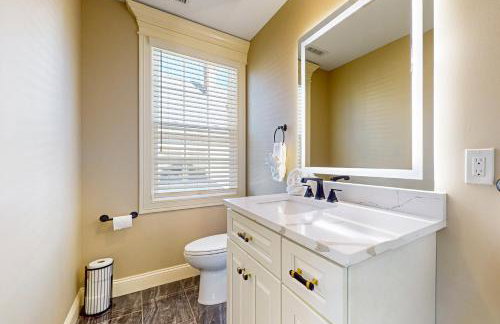 Steps to Holyoke Medical Center! Remote-Work Hub - Foto 13