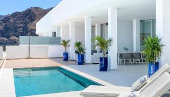 Crystal I Luxury Apartments by Hermosa Rentals - Photo 2, sunbed