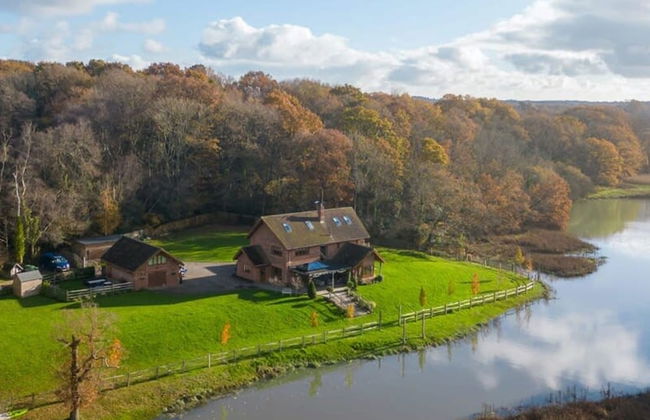 Serene Riverside 6BR Luxury Retreat in Curdridge - Photo 1