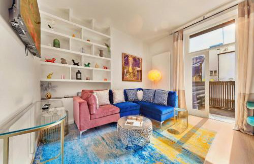 INTERIOR-DESIGN Apartment with HUGE Terrace - Photo 7