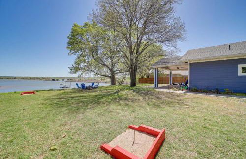 Lakefront Eufaula Cabin with Fire Pit and Private Dock - Foto 1