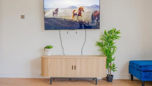 Modern Home with Games Room, Watford - Foto 4